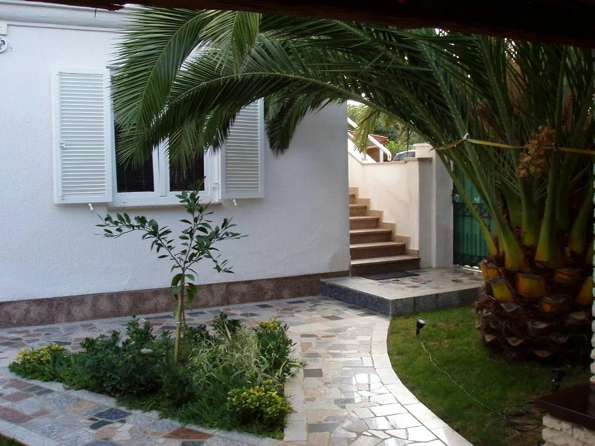 Apartment Apartmani Auer Pjescana Uvala